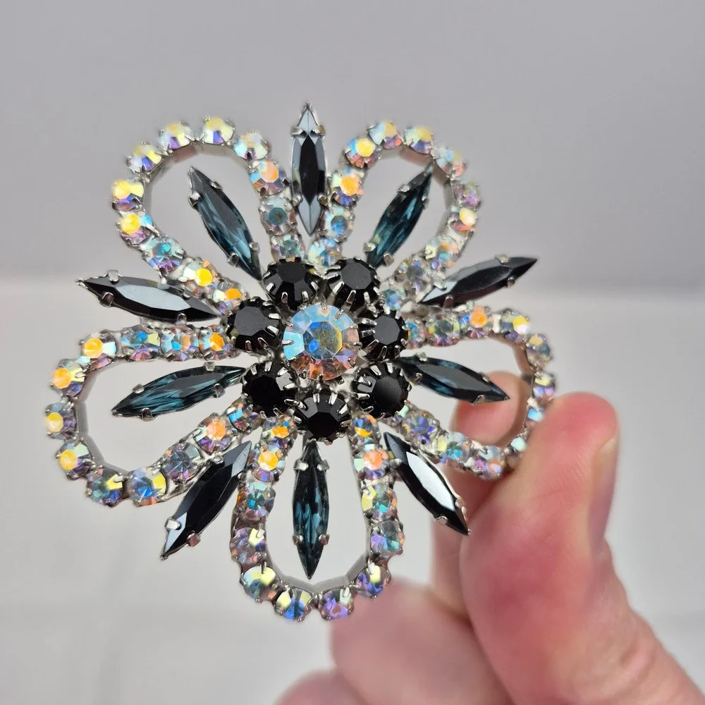 Vtg 60s Aurora‎ Borealis Rhinestone Brooch Pin 2.5
